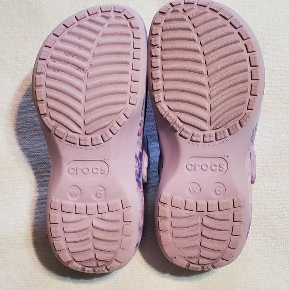 CROCS Women's Tie-Dye Slippers - Purple and Pink. Sz 6 - Picture 5 of 7